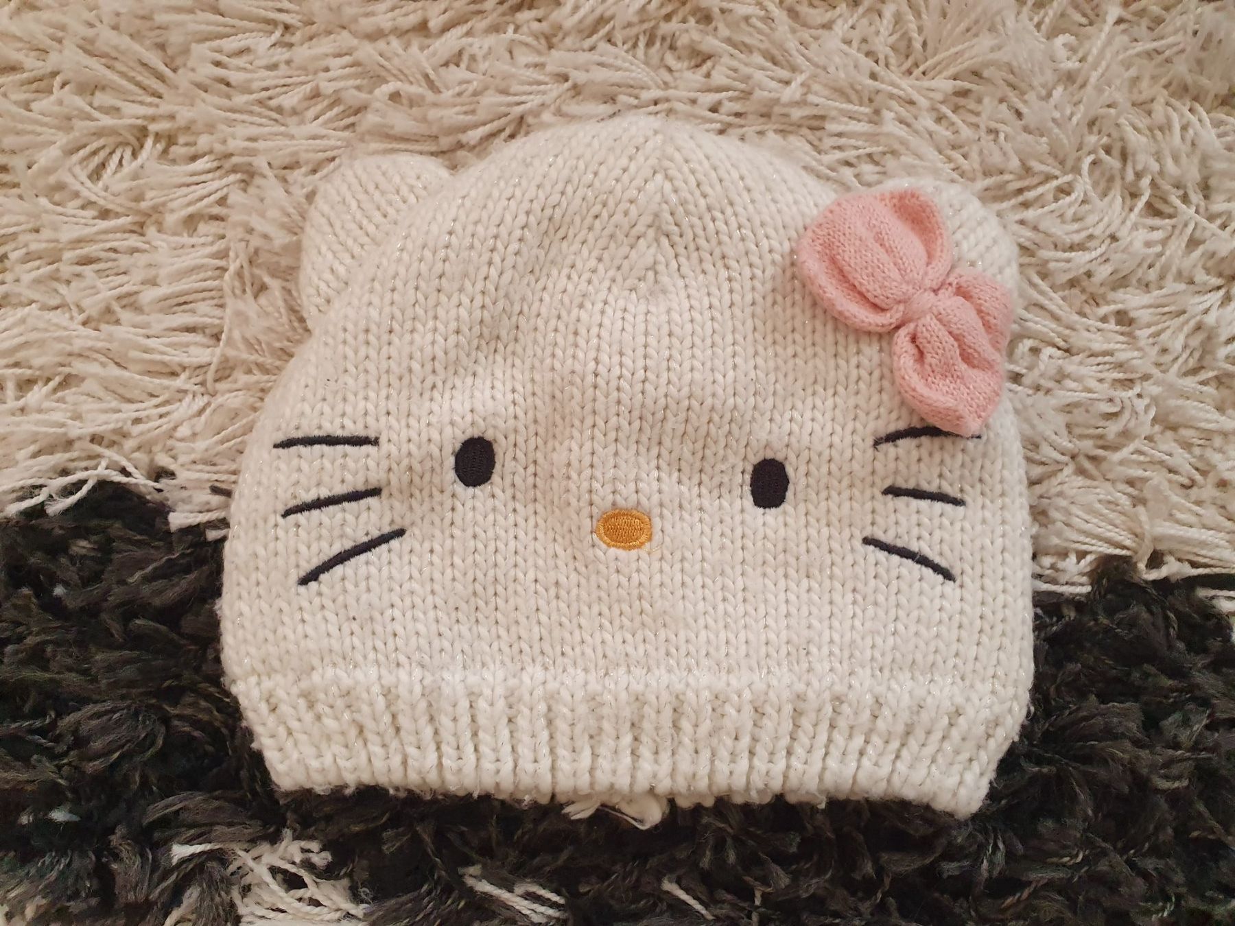 C&A Altro abbigliamento per bambina: Mütze/bonnet Hello Kitty 128-152 – Usato da La Chaux-de-Fonds venduto da MyriamDo