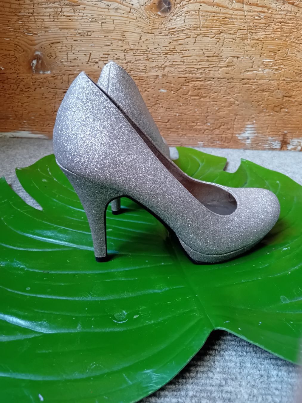 Tamaris Damenschuhe: Neue Tamaris Glitzer Pumps Gr. 36 – Neu und originalverpackt aus Rüthi (Rheintal) von titlis07 2