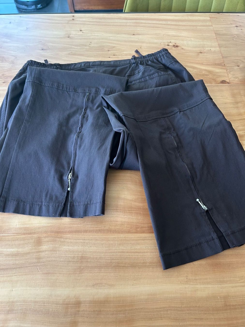 Pantaloni: Dunkelbraune Sommerhose, Grösse 46 – Usato da Kaltbrunn venduto da lagone1 4