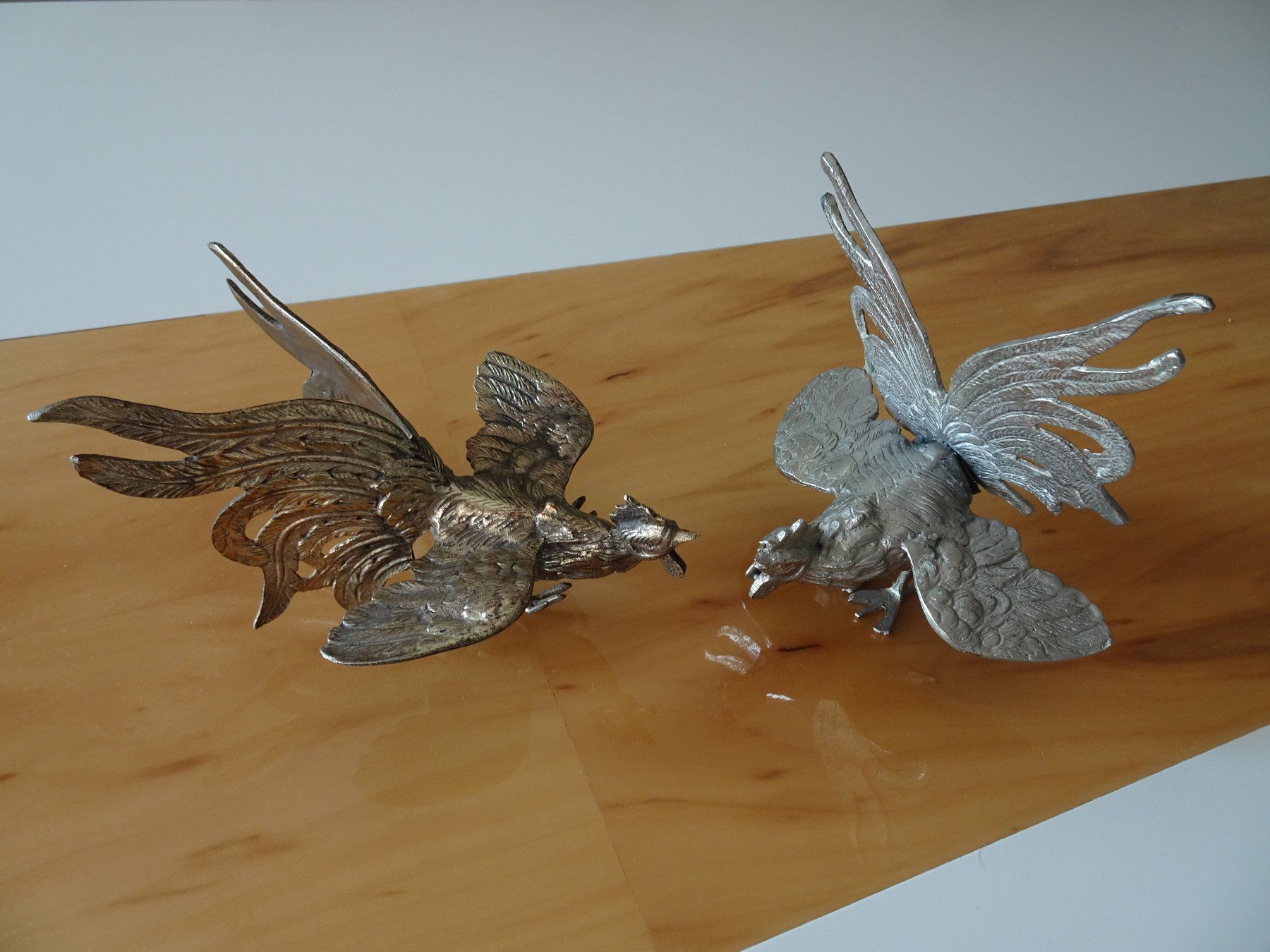Statuette: 1 Paar Kampfhähne, Metall – Usato da Vitznau venduto da Mina60