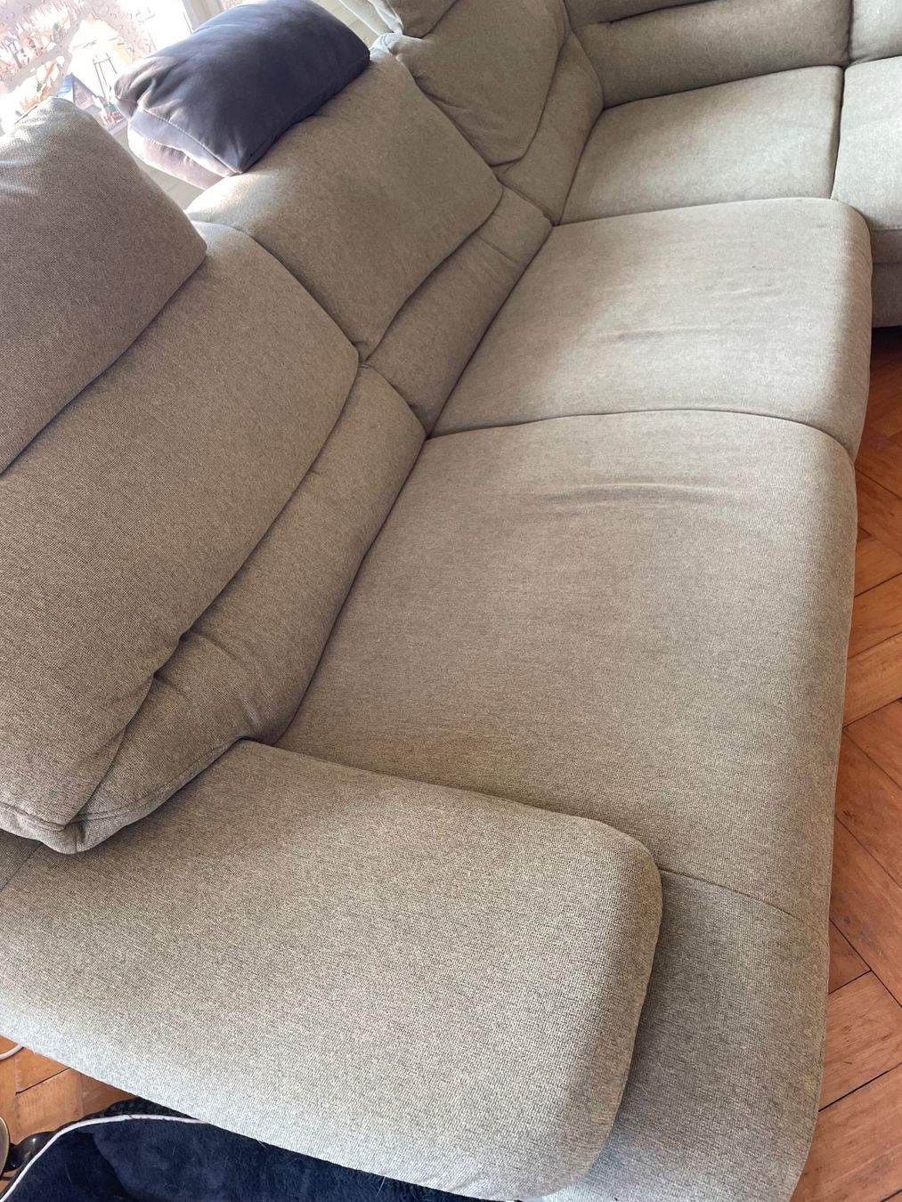 Divani: Ausziebares Ecksofa mit Stauraum – Usato da Hüttwilen venduto da HappyMen