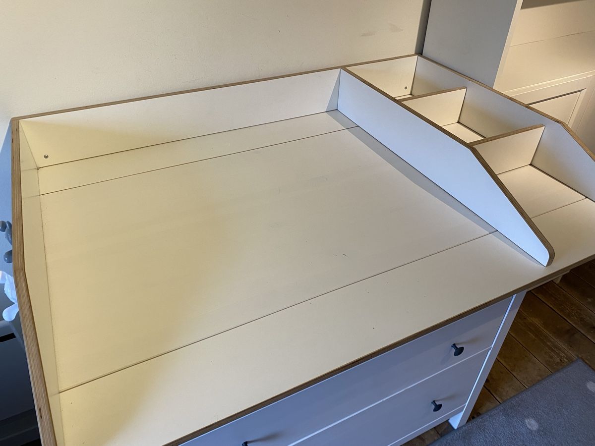 Ikea Wickeltisch & Zubehör: Kommode mit Wickelaufsatz weiss – Gebraucht aus Münchenbuchsee von ElsbethMu 1