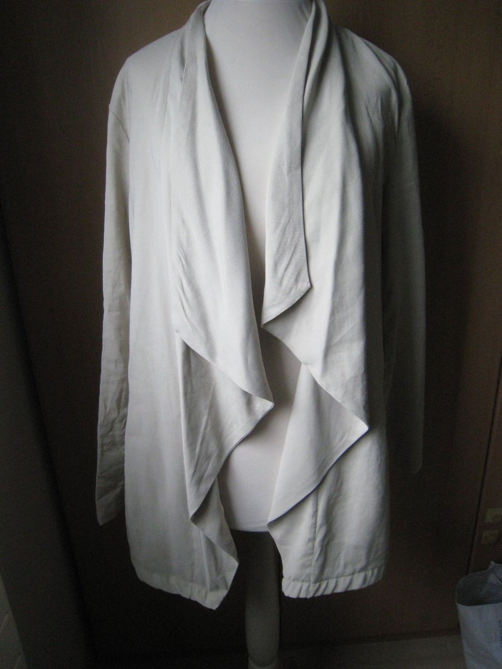 Zara Giacche: ZARA JACKE  Uebergangsjacke  elegant Gr. M – Usato da Dättlikon venduto da Mamakuga 1