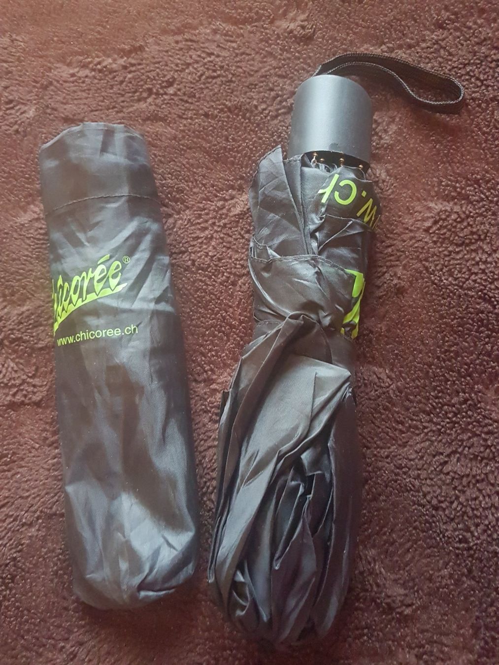 Ombrelli: Parapluie pliable avec sa housse marque Chicorée – Usato da Villiers venduto da san_jn5w