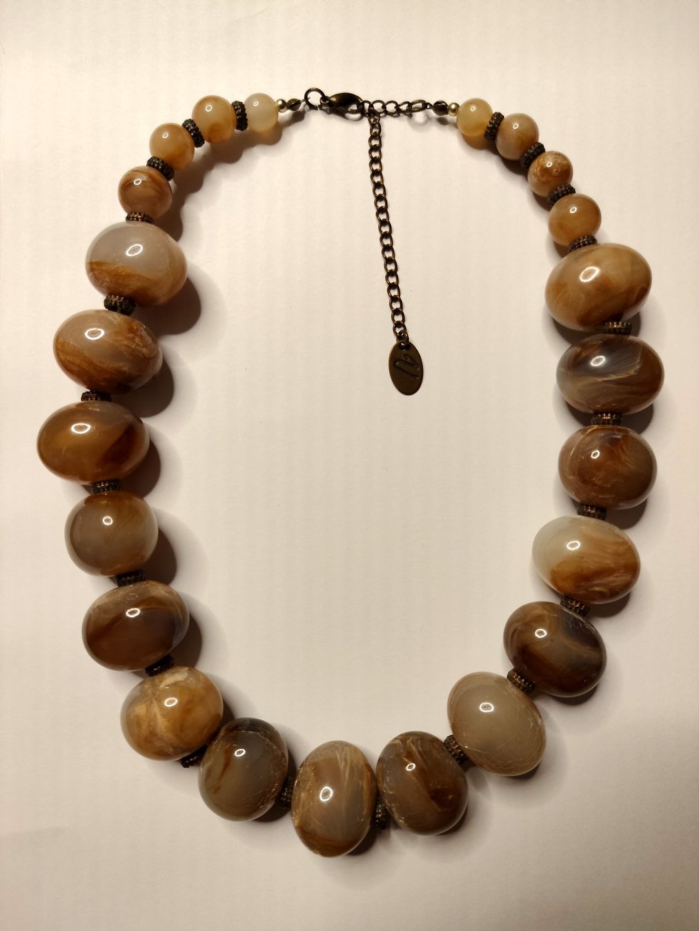 Catenine: Gros collier de perles en agate beige – Usato da Neuchatel venduto da Vale-1976