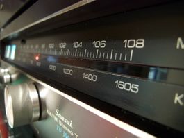 Vintage Sansui Tuner TU 3900 blackface aus dickem Aluminium