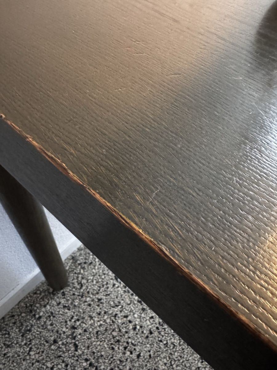 Tische: quadratischer Tisch Holz olivgrün – Gebraucht aus Zürich von casual4 4