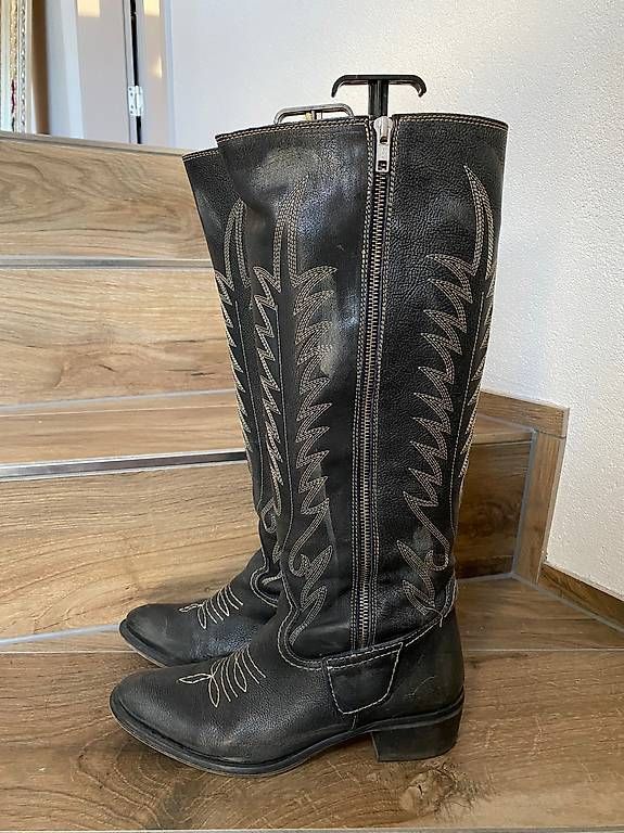 Chaussures femmes: Cowboy Stiefel von Buffalo – D'occasion à Schnottwil par pacha08