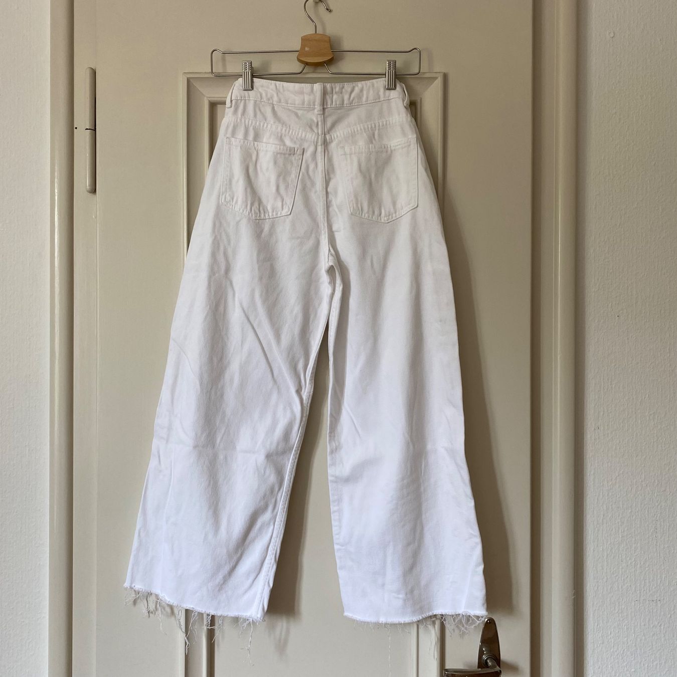 Zara Jeans: Weisse 3/4 Hose von Zara – Nuovo (secondo la descrizione) da Luzern venduto da champagnelaury 2