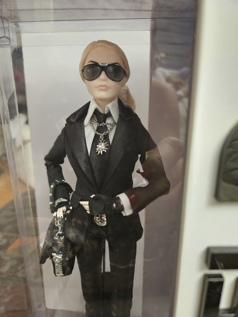 Puppen: Karl Lagerfeld Barbie Puppe – Neu (gemäss Beschreibung) aus Aesch ZH von acme999 5