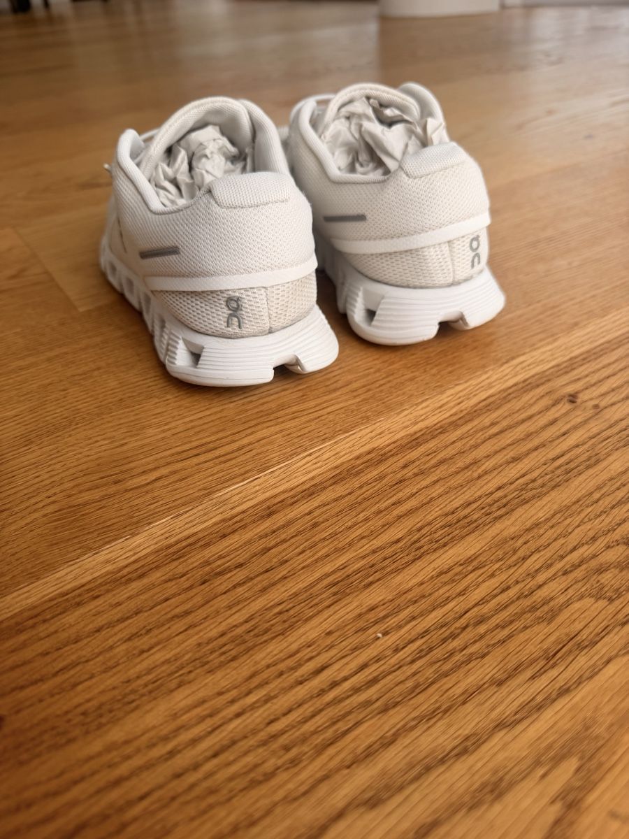 On Damenschuhe: On Running Cloud sneakers white acceptable condition – Gebraucht aus Baden von Chaochao3 5