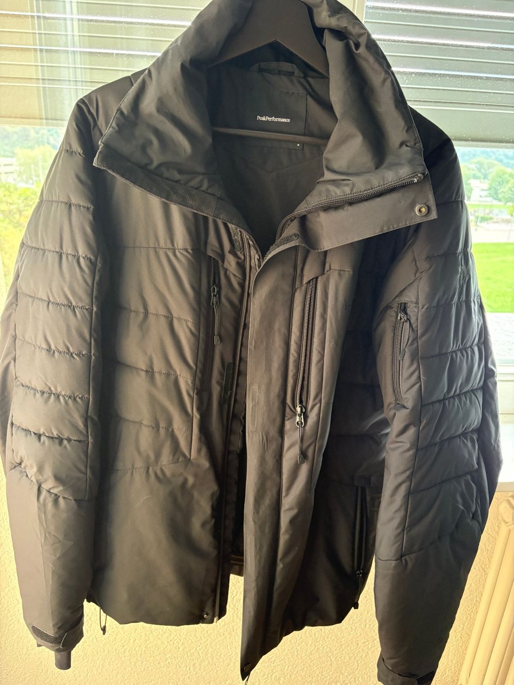 Peak Performance Jacken: Peak Performance Winterjacke Schwarz – Gebraucht aus Gravesano von ric_dime