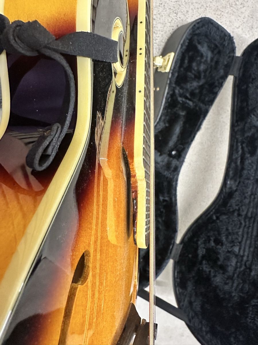 Aria Musikinstrumente: Mandoline Aria Sunburst mit Rockcase Koffer – Gebraucht aus Zürich von Flokke33 5