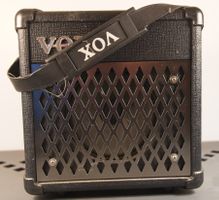 VOX DA5 Battery powered compact guitar amp built-in effects