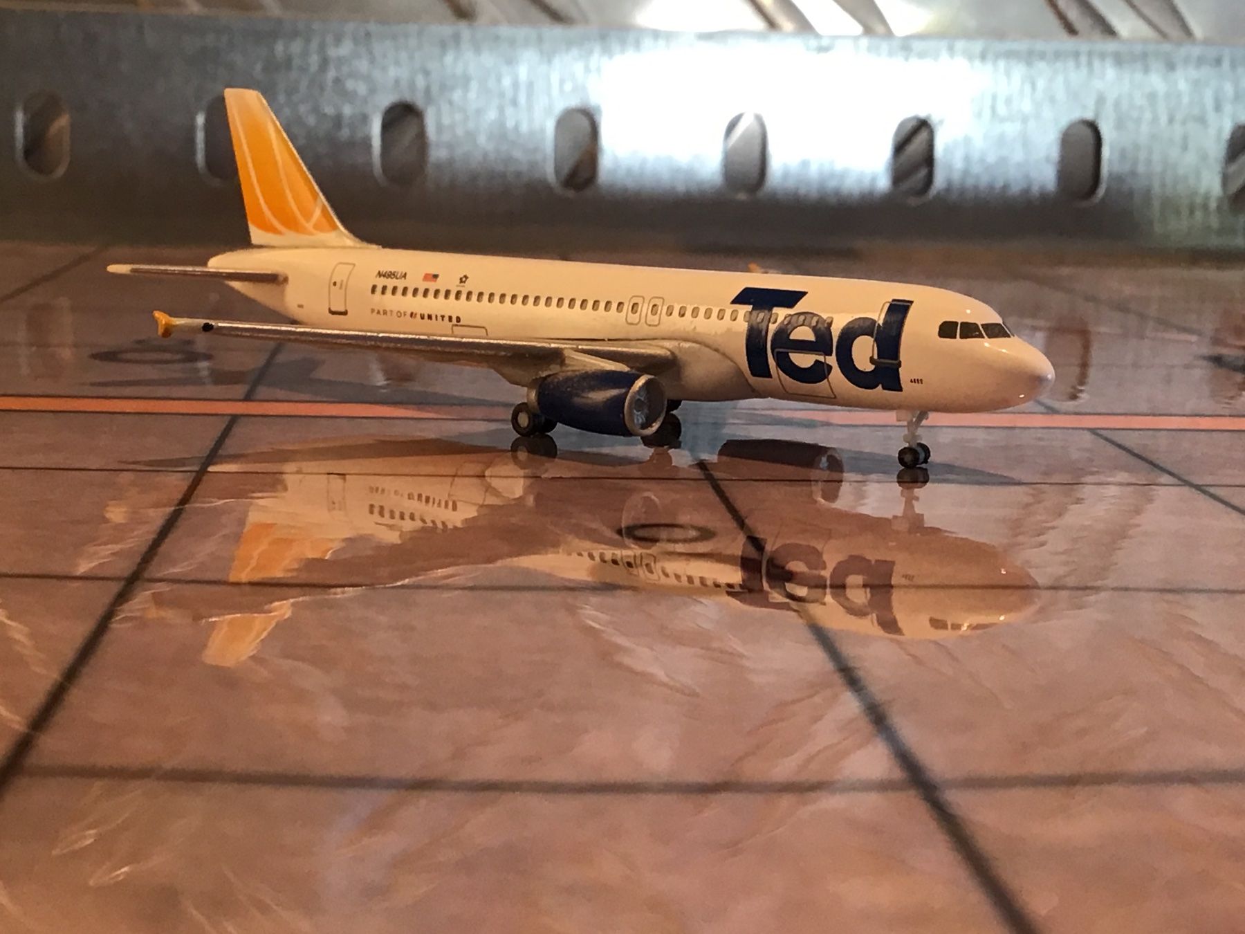 Herpa Kit di modellismo & Modellini statici: HERPA TED AIRBUS A320 1/500 – Usato da Männedorf venduto da Spezial-Modelle 1