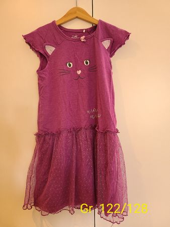 Mädchen Kleid lila Katzenmotiv Grösse 122/128 getragen