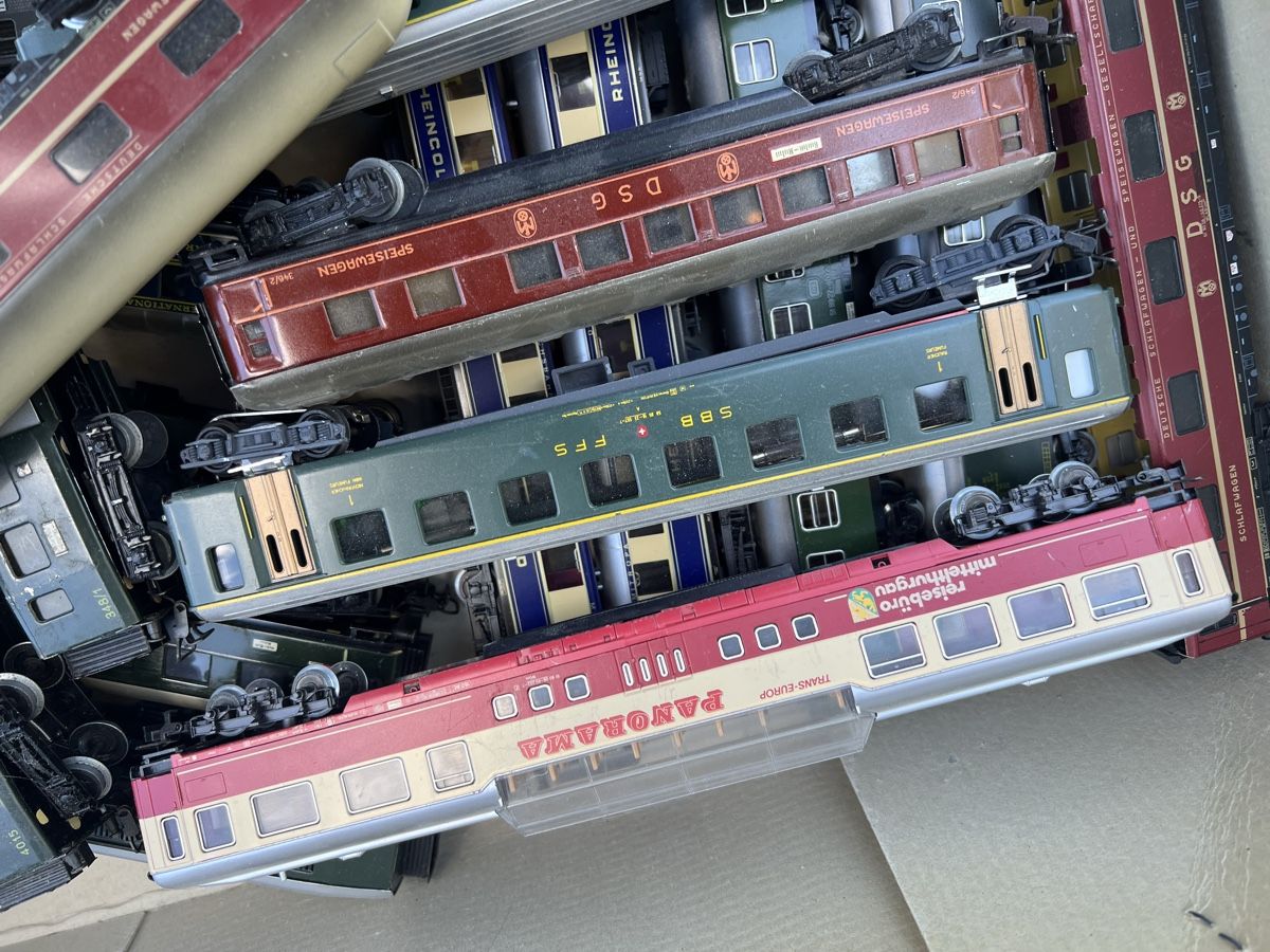 Märklin Modellini di ferrovie: 22 Modelleisenbahn Waggons diverse – Usato da Dittingen venduto da Bellevista 1