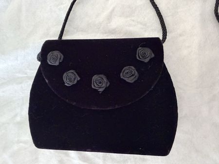 Vintage Abendtasche Samt schwarz – mit Rosen-Applikation