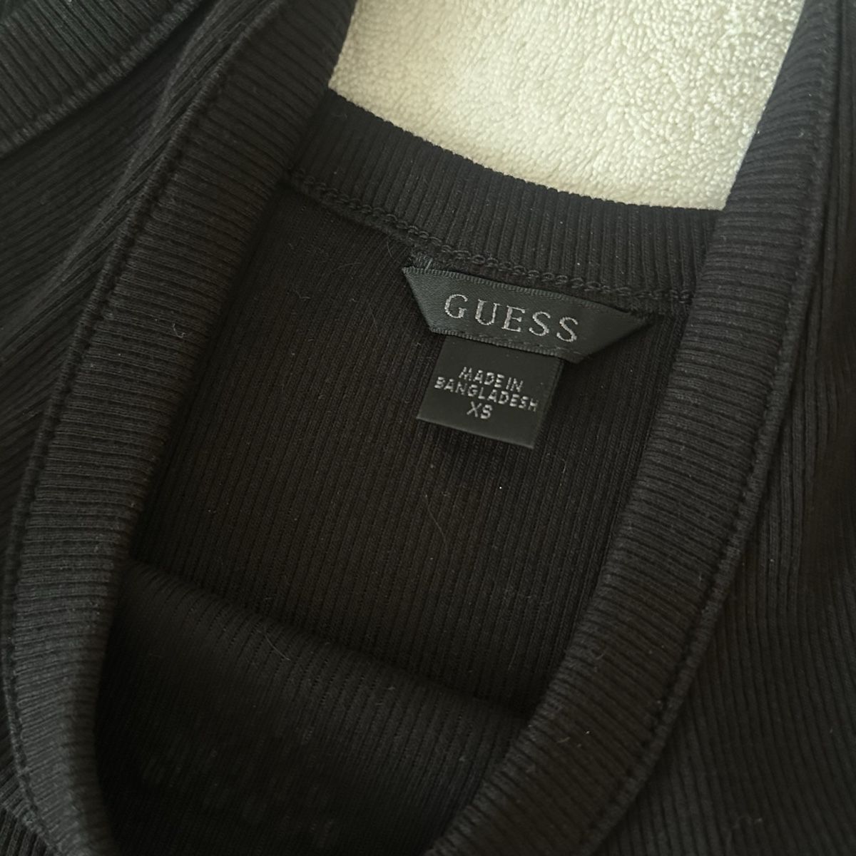 Guess Tops: Guess Y2K Rhinestone Tank Top – Gebraucht aus Givisiez von dor_xb9k 2