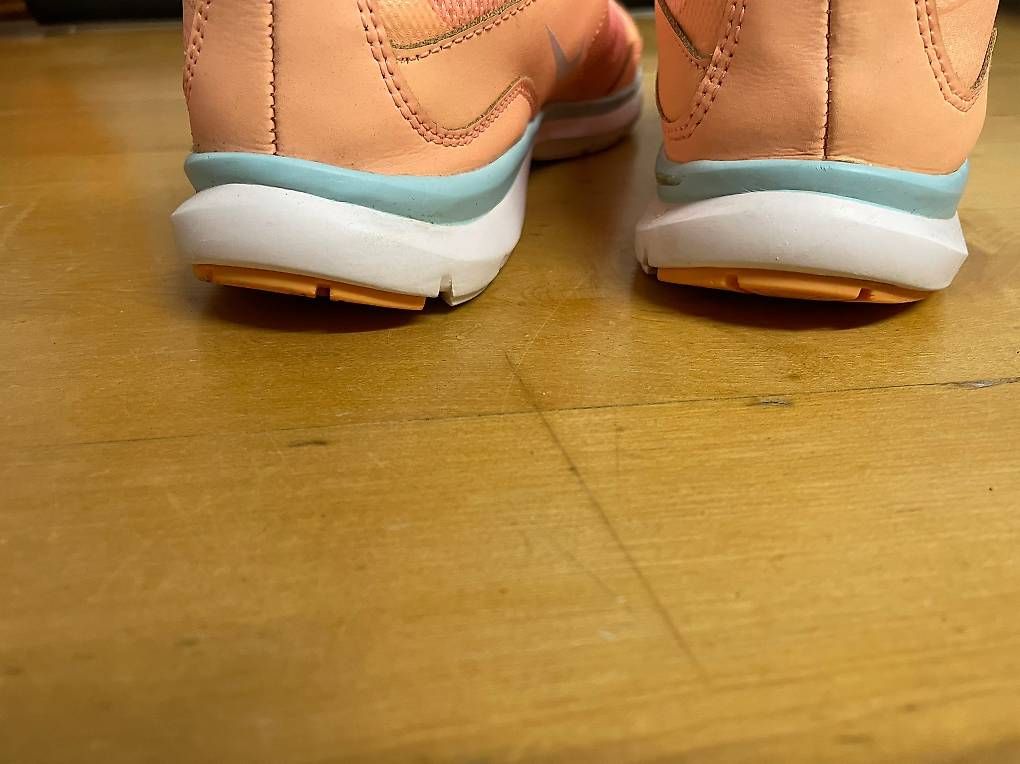 Scarpe da donna: Schuh Nike Damen Gr 37.5  – Usato da Sirnach venduto da Iemiroc 1