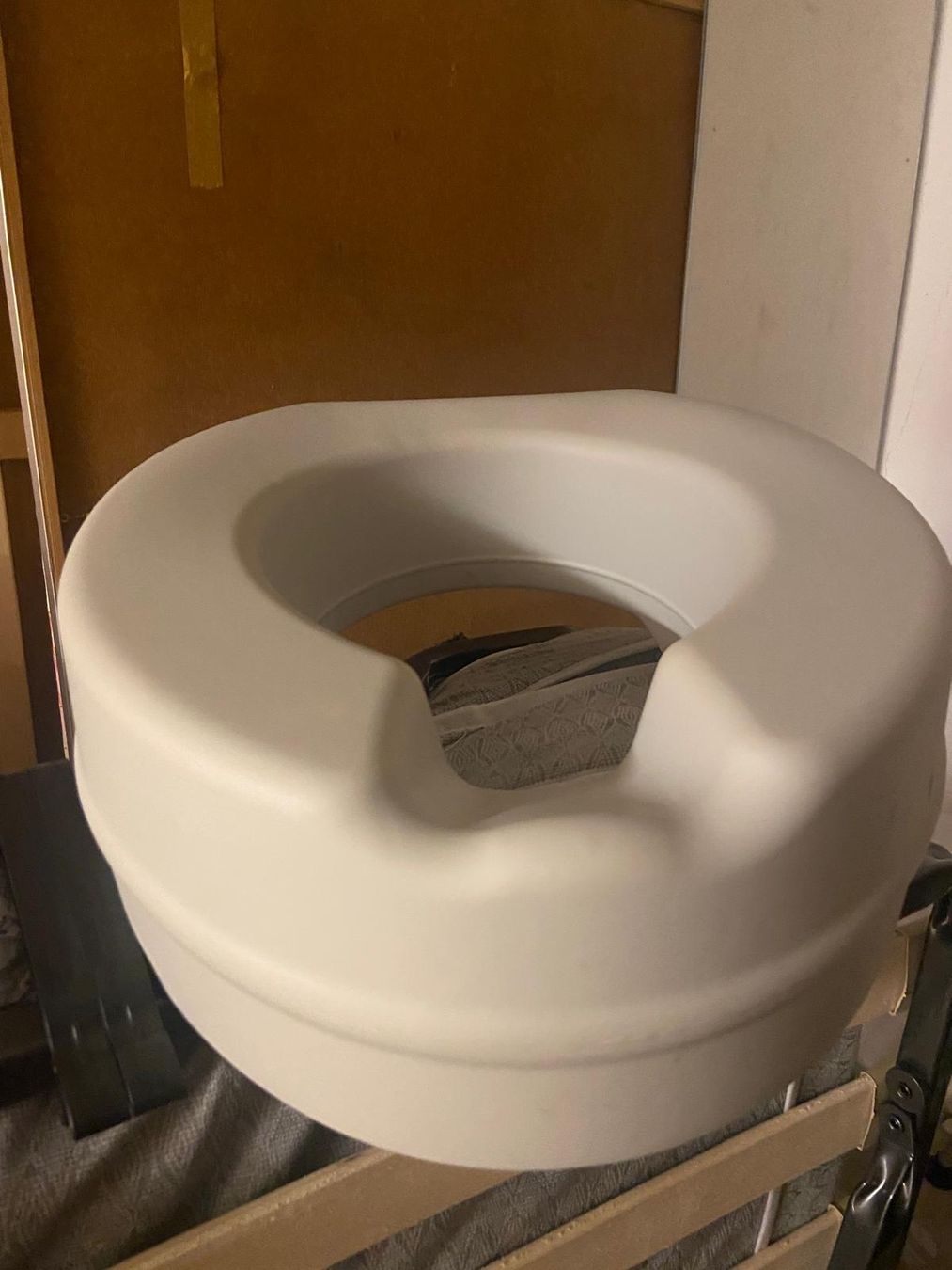 WC: Toilettensitzerhöhung Rehausseur – Usato da Birsfelden venduto da Welldonebaby