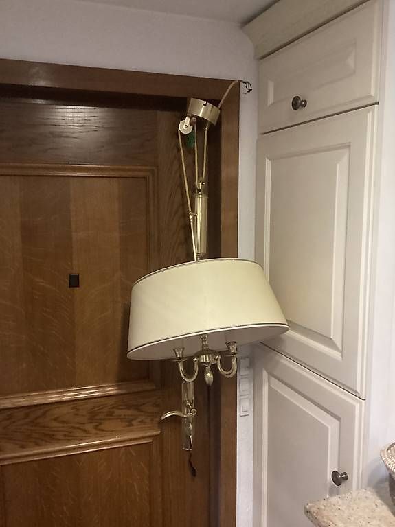 Lustres & lampes de plafonds: Lustre classique en laiton – D'occasion à Chavannes-de-Bogis par Josten