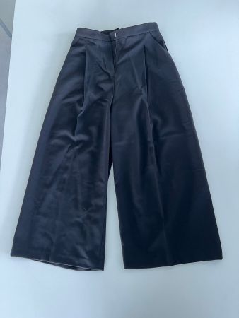 H&M – Schwarze Hose mit weitem 3/4-Schlag – Grösse 34