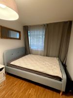 Bett mit hellblauem Stoffbezug, Top Zustand! (Ohne Matratze)
