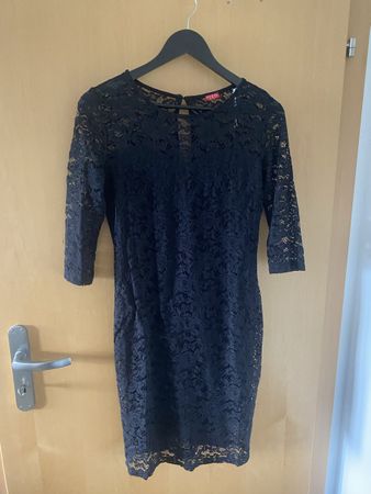 Kleid GUESS schwarz Spitze Grösse S neuwertig