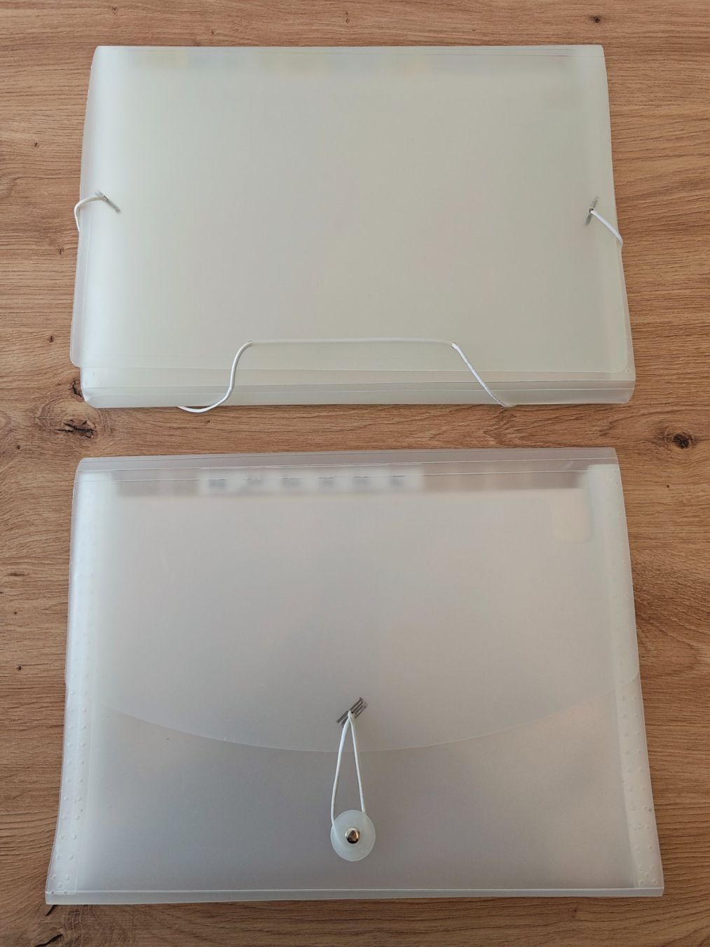Raccoglitori: 2 Stk. Dokumentenmappen/-tasche - mit Fächern, A4, Gummiband – Usato da Fislisbach venduto da GenerousClub