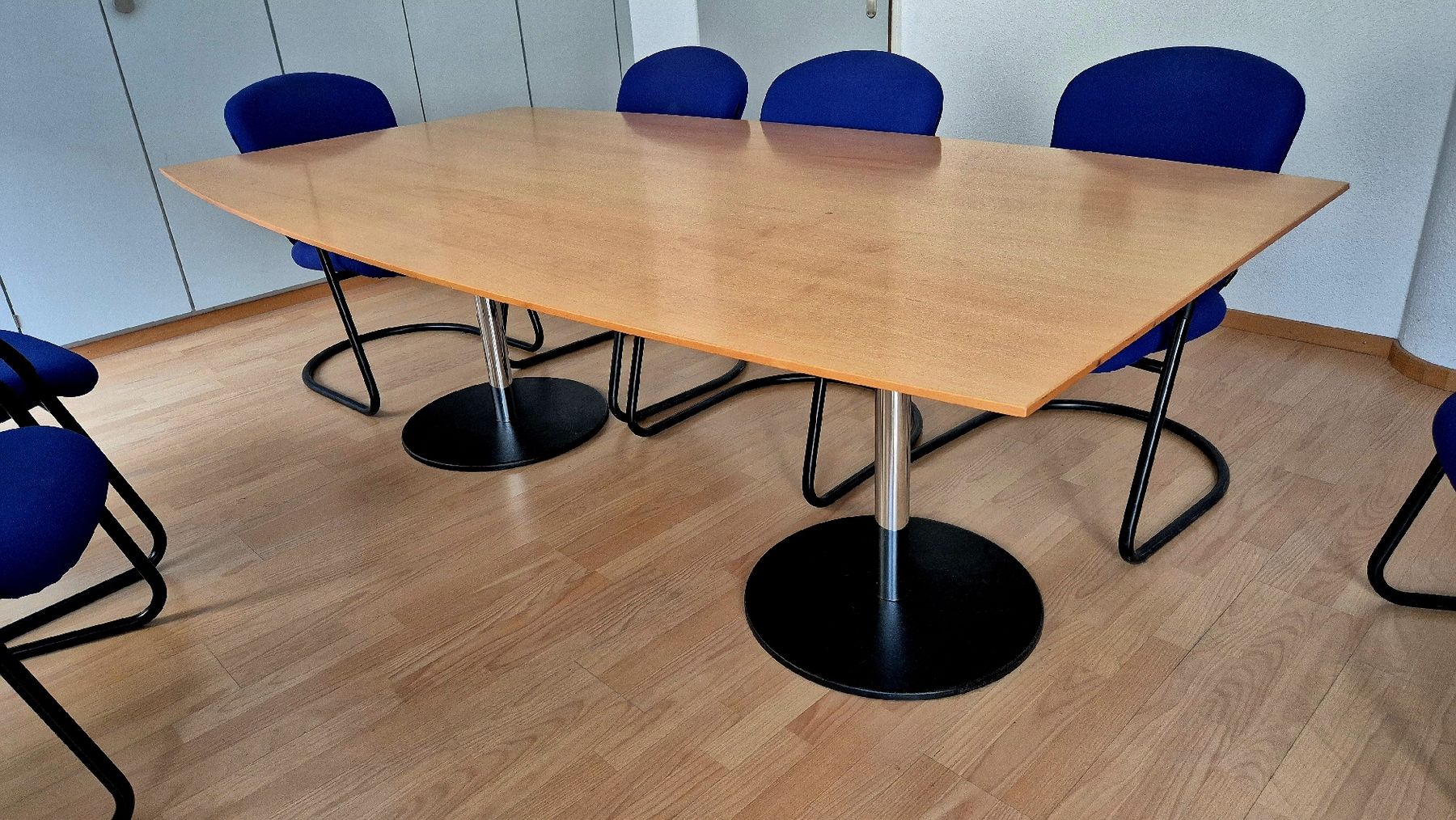 Set di tavolo e panche: Grosser Tisch mit 8 Stühlen – Usato da Hofstetten ZH venduto da fabi043 1