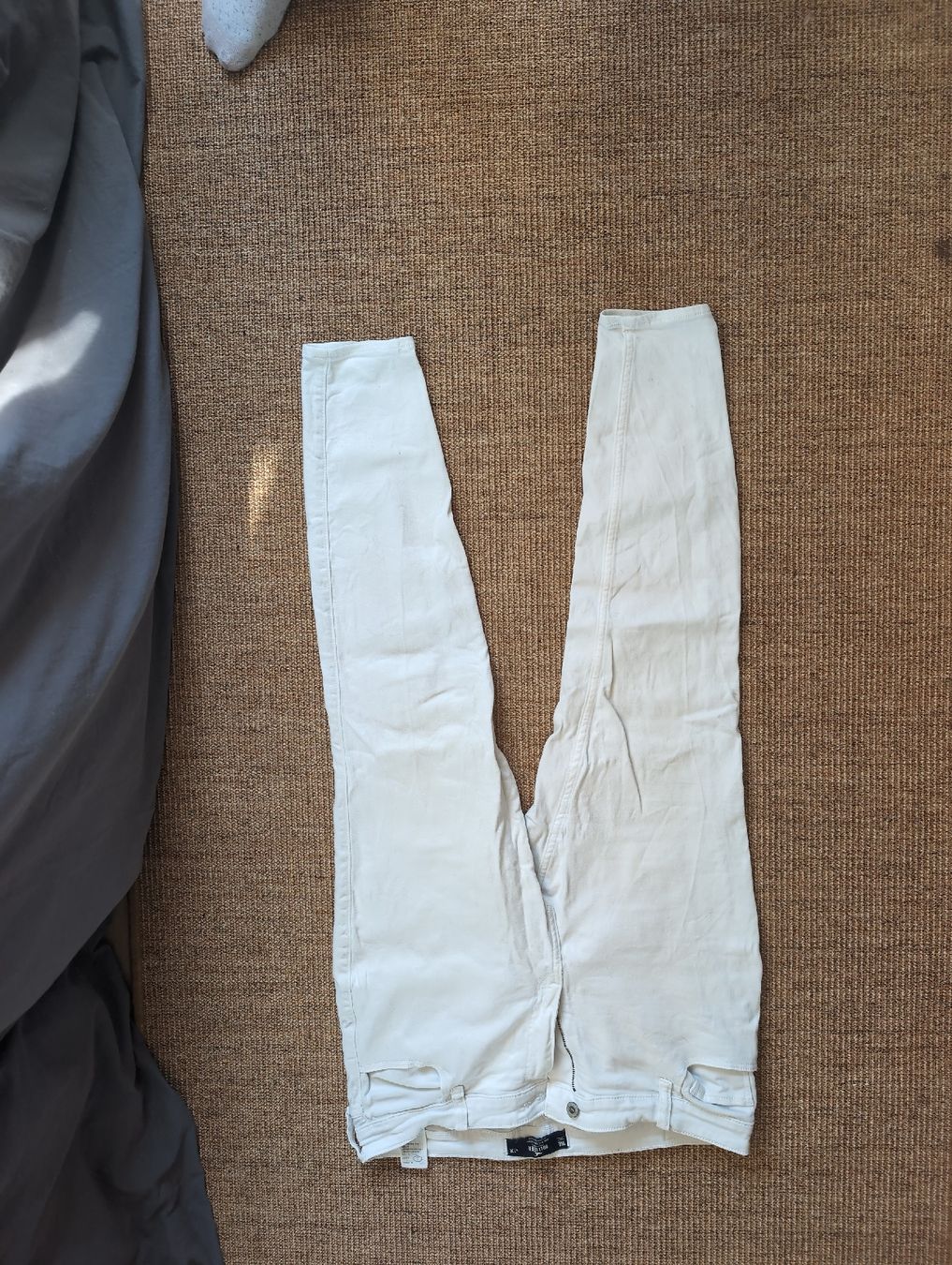 Hollister Jeans: Weisse Hollister Jeans – Usato da Zürich venduto da cal_2zxq