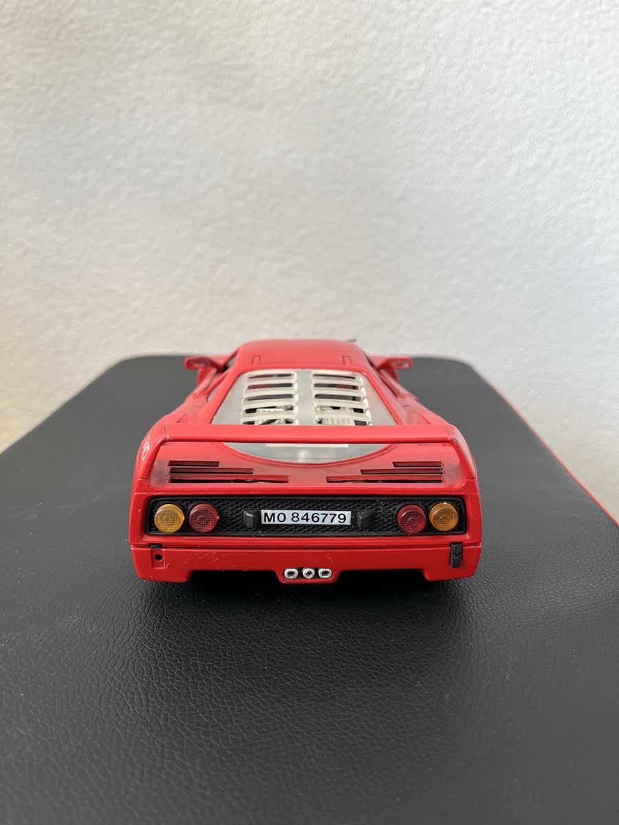 Ferrari Modellini d'auto: Ferrari F40 1:18 – Usato da Kehrsatz venduto da Fuedu0 3
