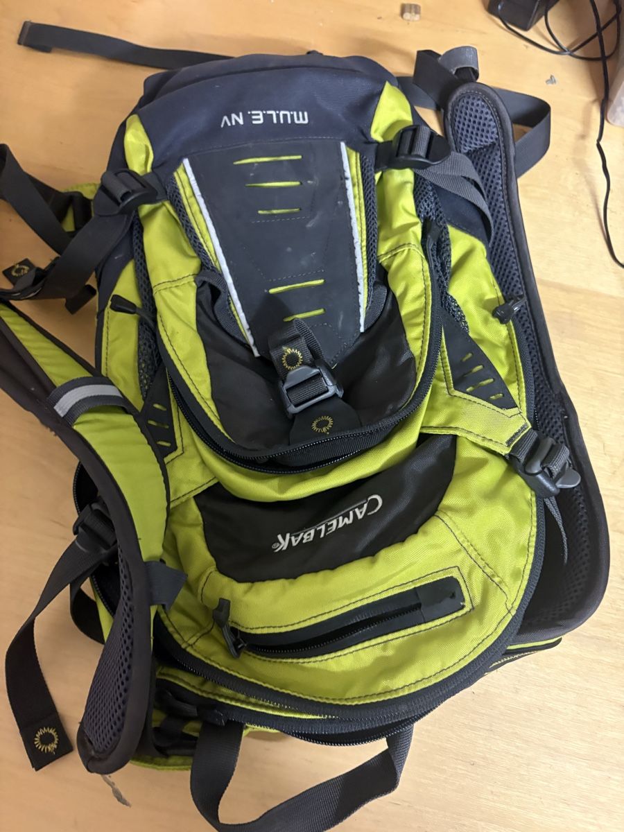 Camelbak Rucksäcke: Camelbak Mule NV Rucksack gebraucht – Gebraucht aus Basel von len_k98f