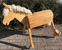 Holzpferd Gartenpferd mit viel Zubehör