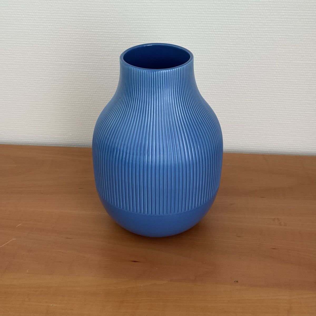 Ikea Vasi & Recipienti: Elegant Blue Ceramic Vase – Usato da Zürich venduto da Fontana101 1