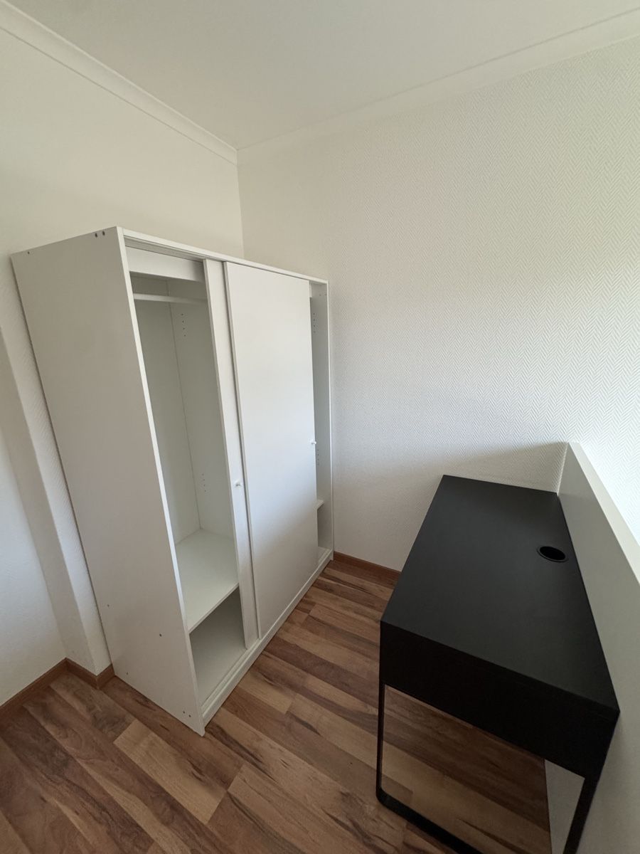 Armoires: Wardrobe white sliding doors – D'occasion à Zürich par boc_5bmx 2