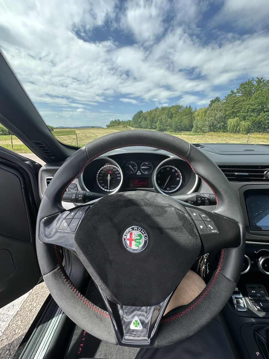 Alfa Romeo Automobili: Alfa Romeo Giulietta Quadrifoglio – Usato da Niederhasli venduto da Cristian-Peralba 6