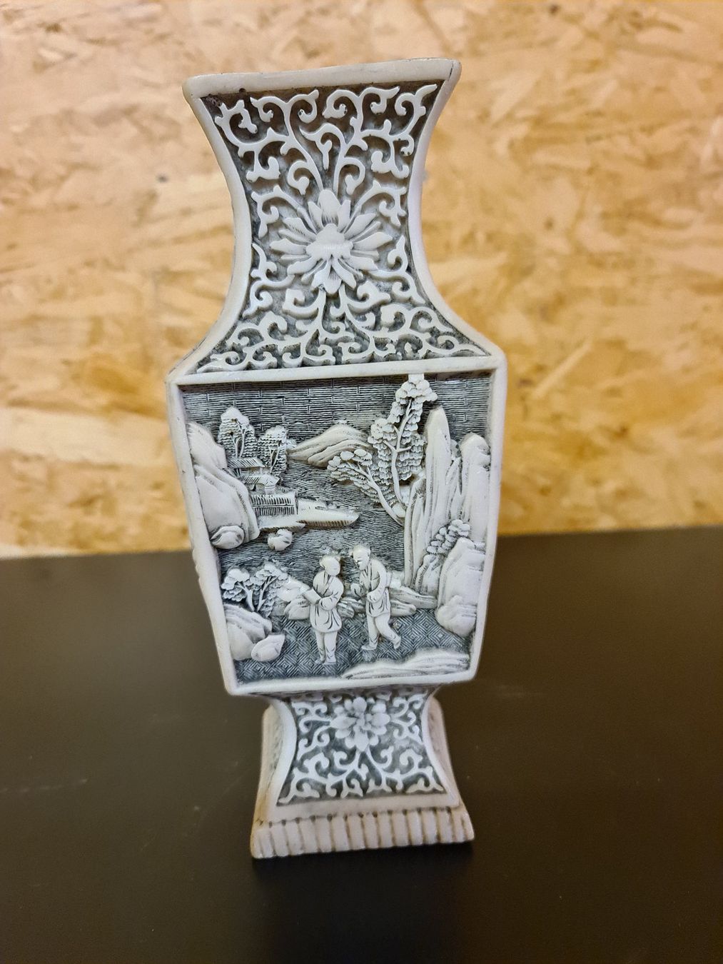 Vasi & Recipienti: Alte Vase Schnitzerei – Usato da Ibach venduto da Hfedier 2