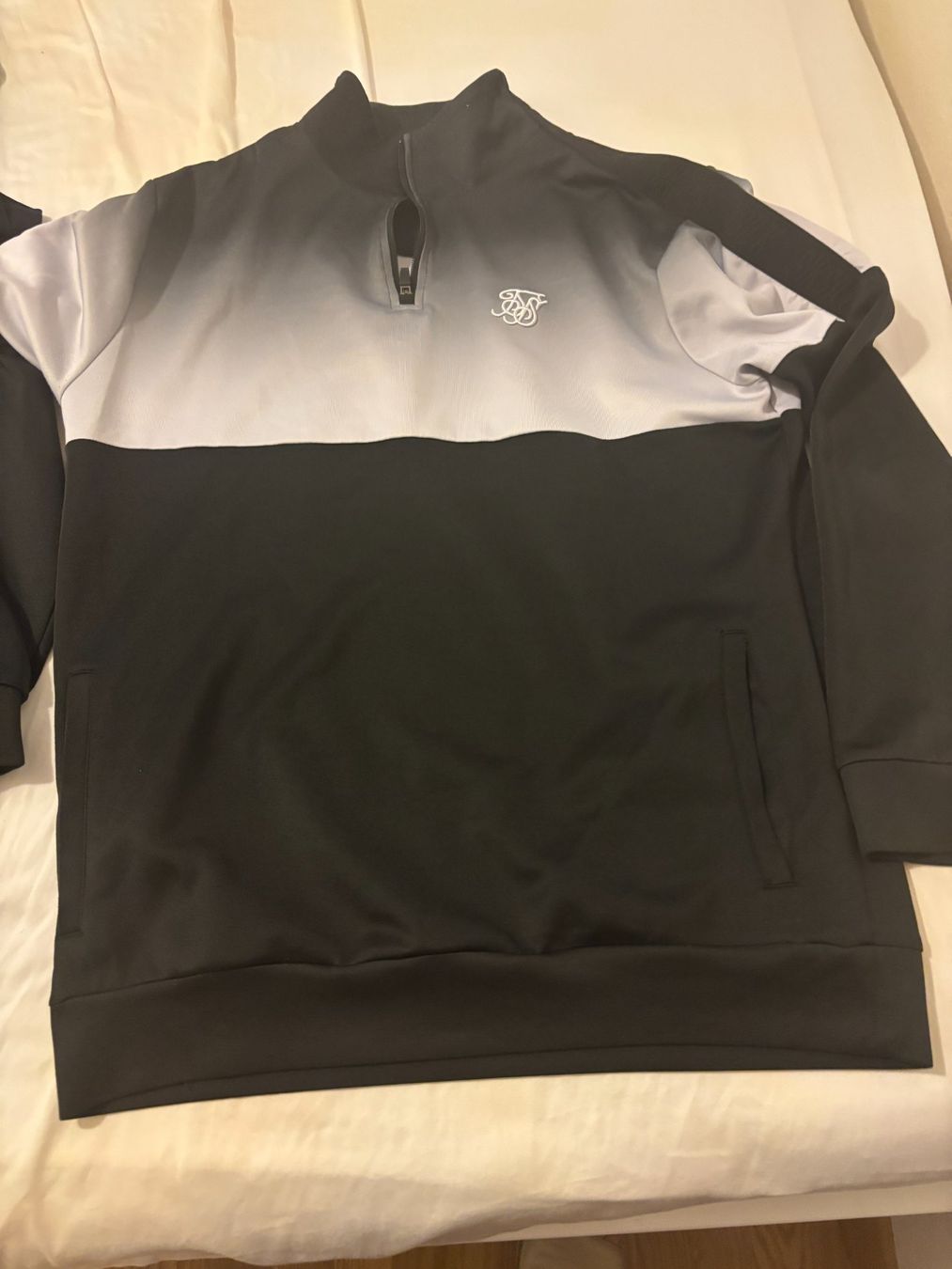 Siksilk Pullover & Sweatshirts: Pullover SikSilk Quarter Zip Gr. L Schwarz/Grau - (H) – Gebraucht aus Wallisellen von AS.TZ. 2