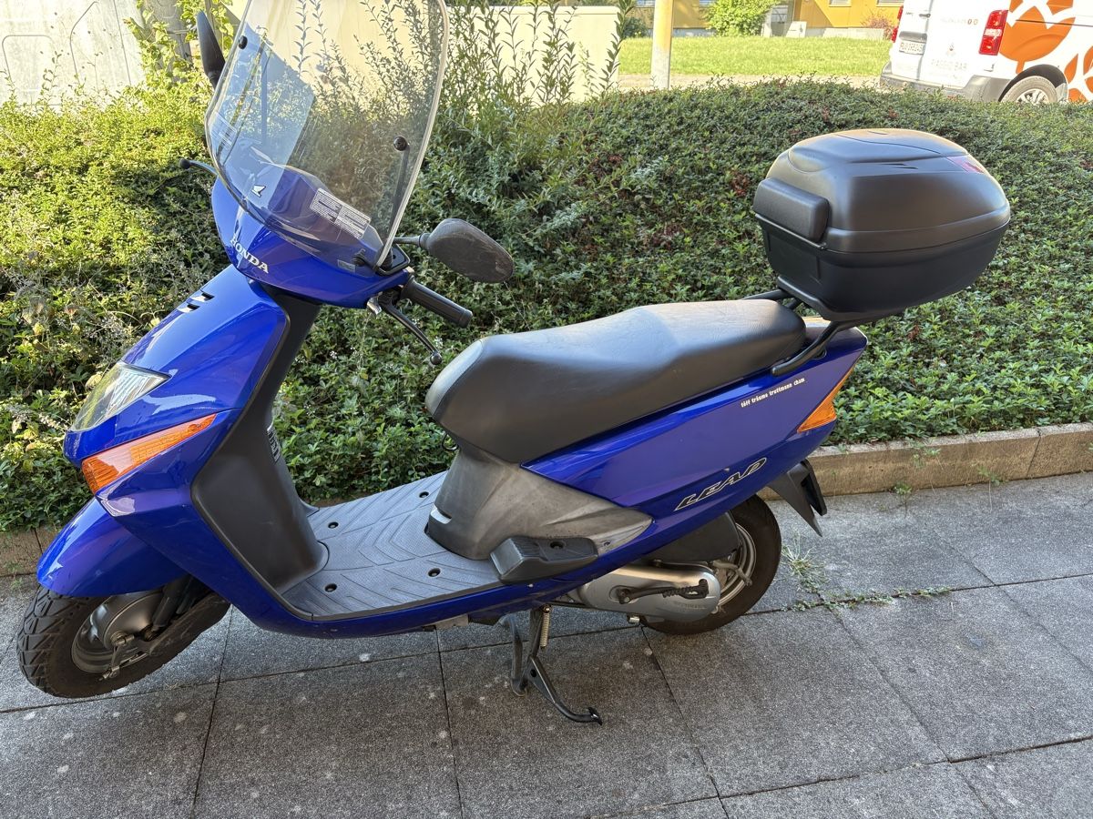 Honda Strasse: Roller Honda blau – Gebraucht aus Hochdorf von si981978 2