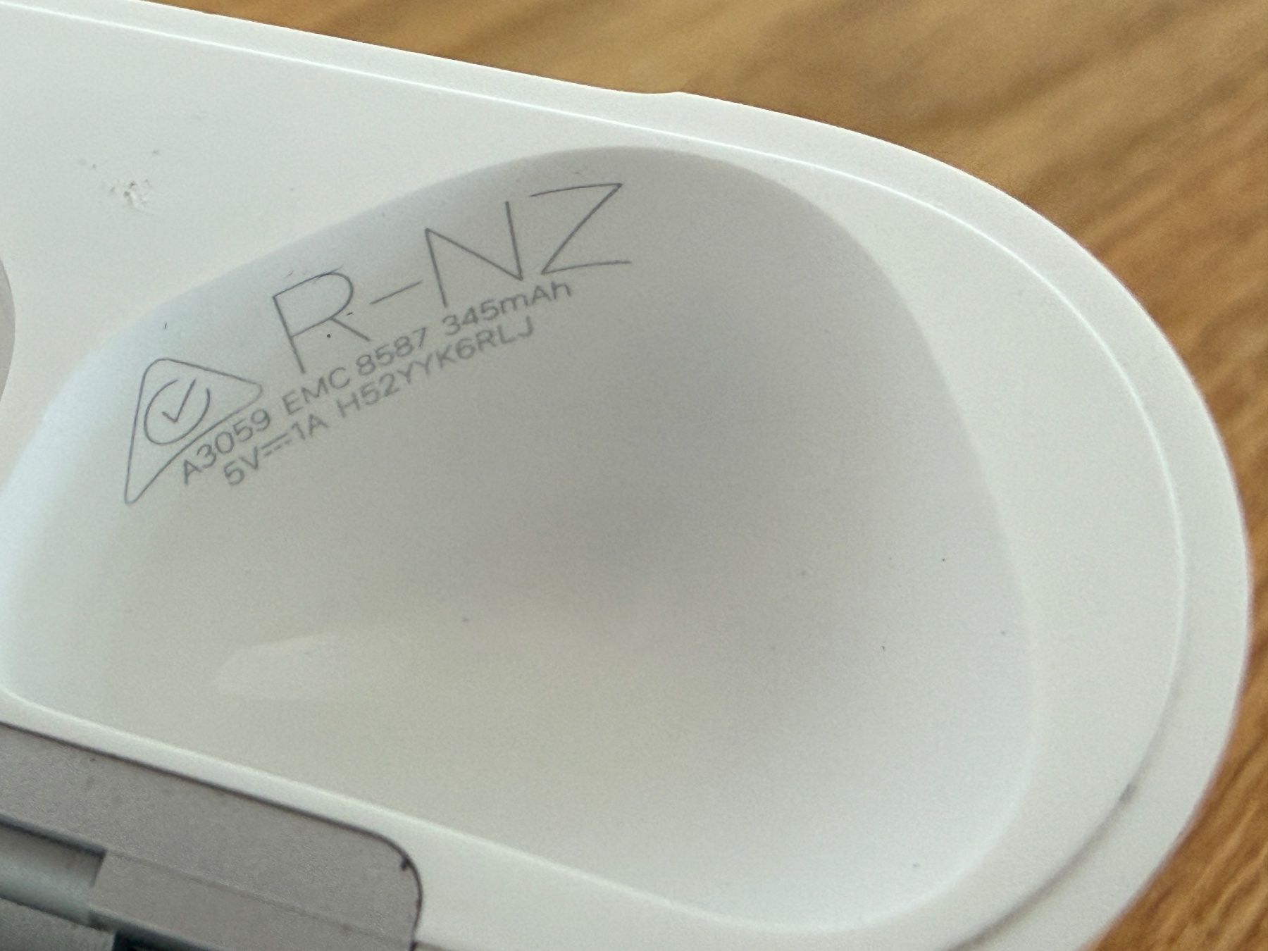 Apple Cuffie: APPLE AirPods 4 Charging Case ANC – Usato da Lausanne venduto da Nine1982 3
