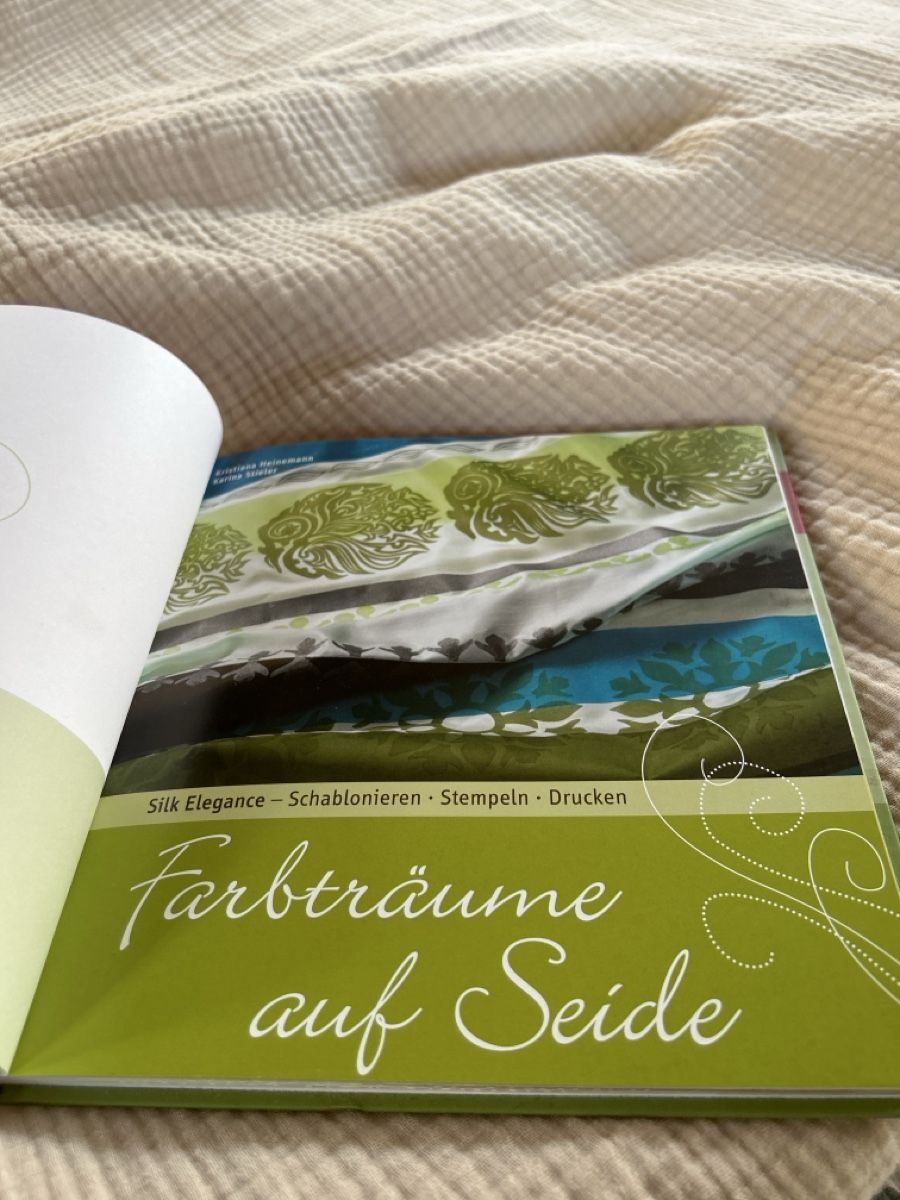 Libri: Farbträume auf Seide - Schablonieren, Stempeln – Nuovo (secondo la descrizione) da densbüren venduto da Oldaden 2