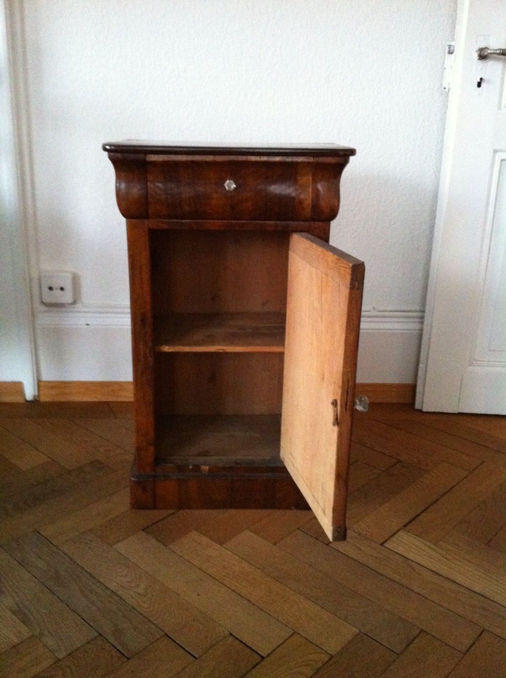 Comodini: Antikes Nachttischli – Usato da Luzern venduto da designluzern 3