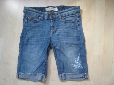 H&M Shorts Gr. 26   Sommerjeans   mit Drachenmotiv