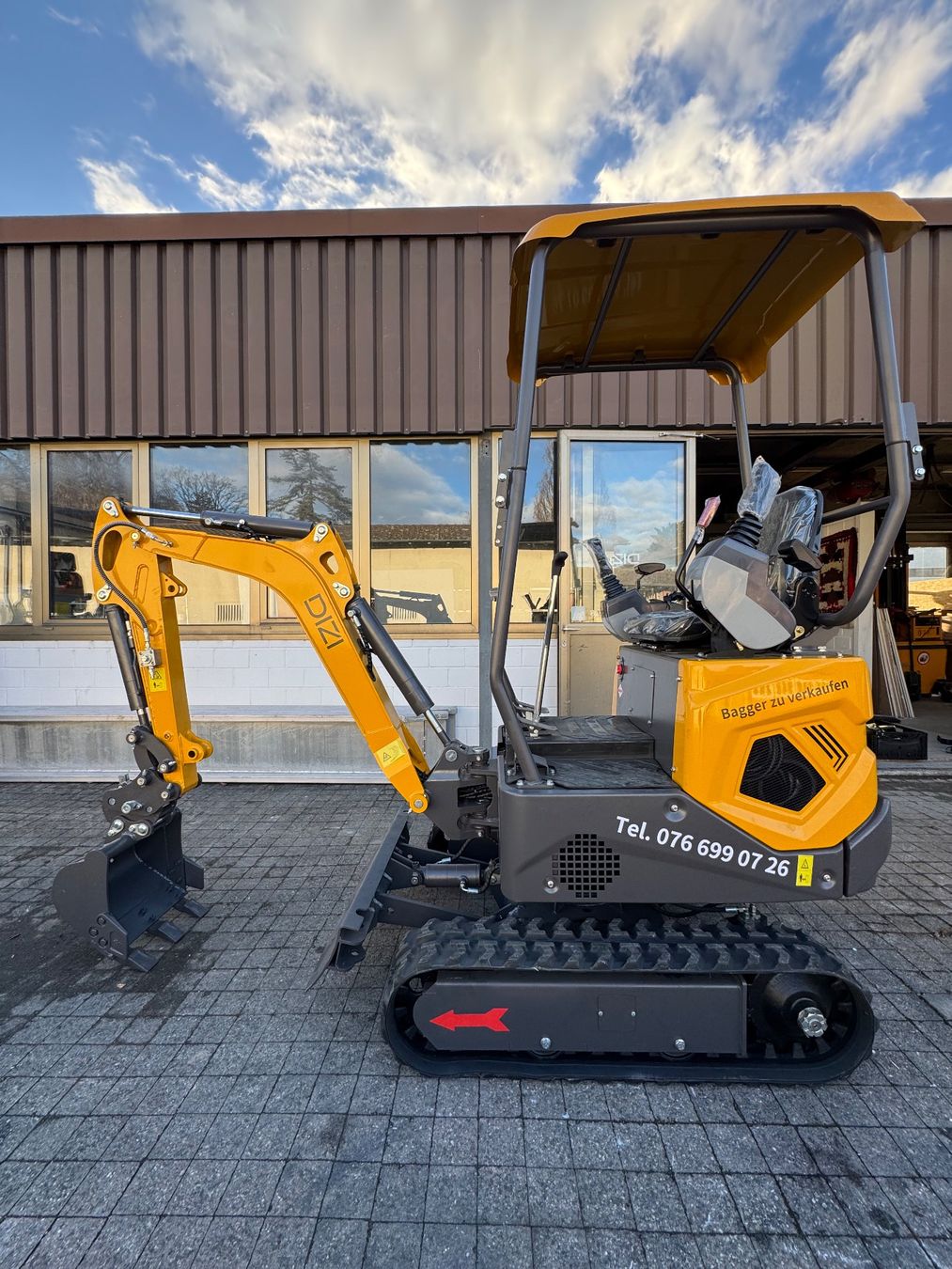 Excavateurs: Bagger 1.2T GANZ NEU – Neuf avec emballage d'origine à Biel/Bienne par inf_p8rh