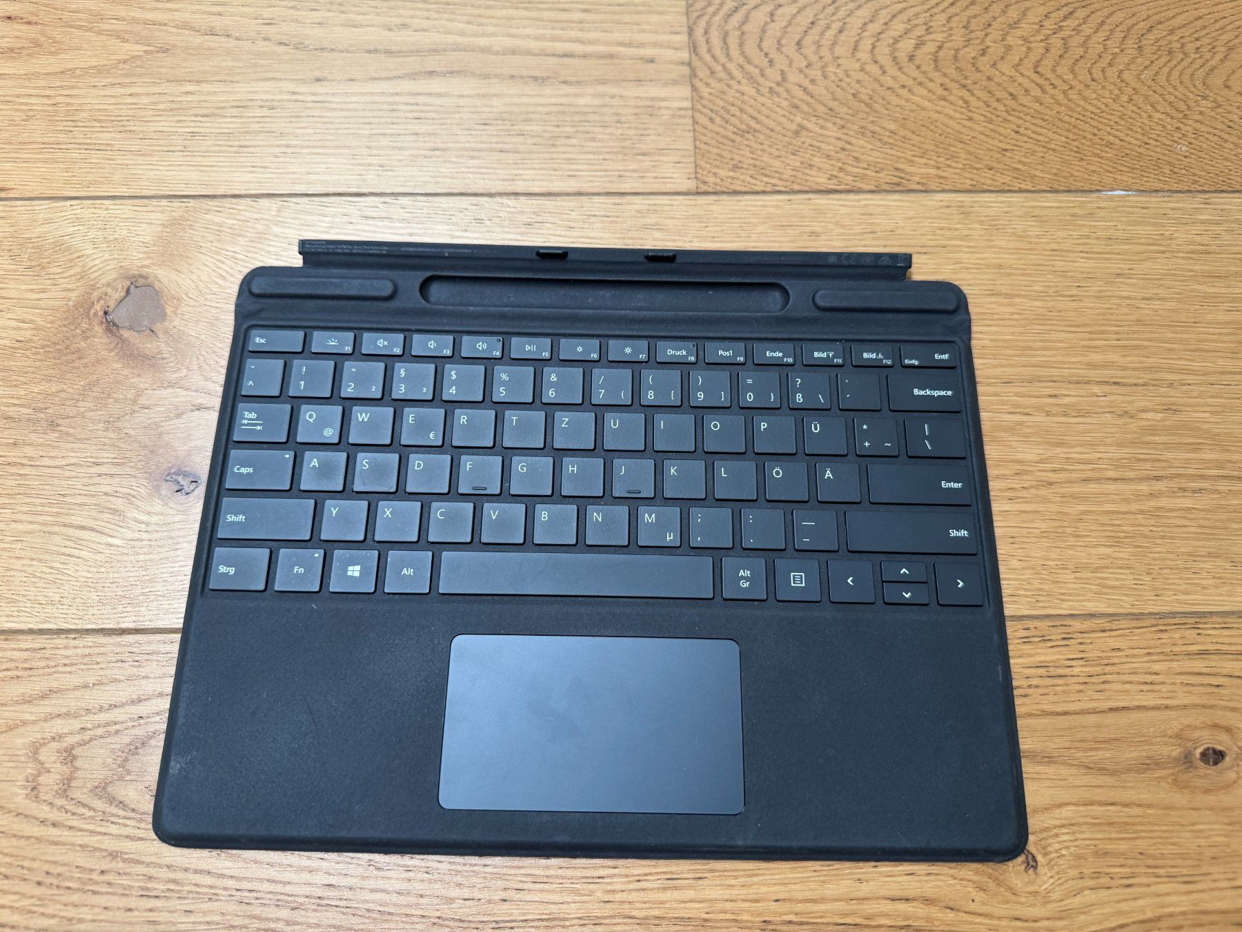 Microsoft Tastiere: Microsoft Surface Pro 13-inch Tastatur (Keyboard) – Difettoso da Horgen venduto da peterp