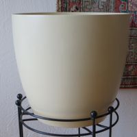 Klassischer Keramikübertopf für Innenräume