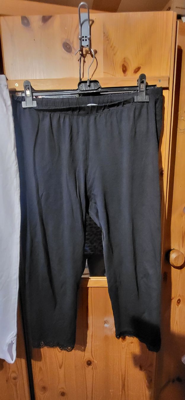 Leggings: Damen Caprileggings 2 Stk. 44/46 – D'occasion à Schweizersholz par fuchs06 3