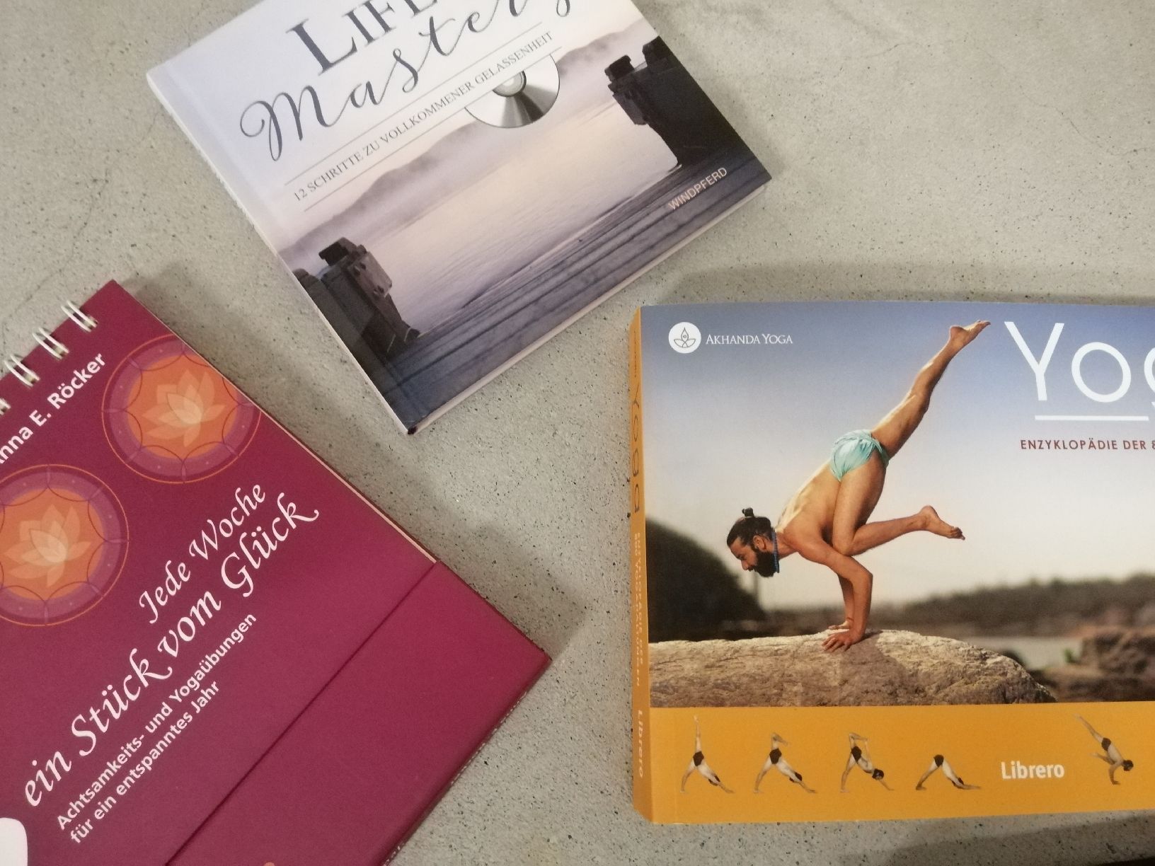 Libri: Yogabücher – Usato da Villmergen venduto da MONCHHICHI 1